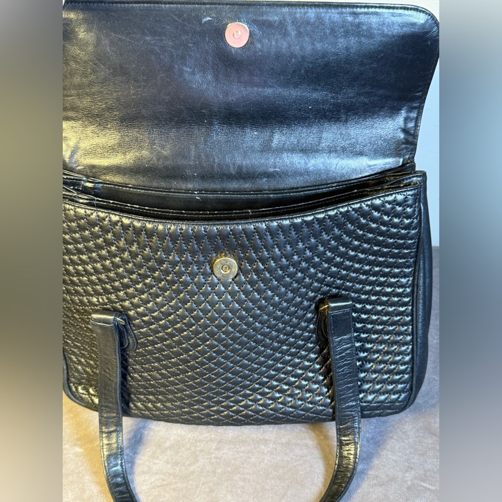 vintage Bally black diamond quilting pattern leather handbag. B" logo, - Picture 11 of 15